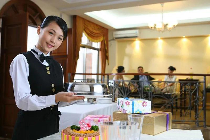 新加坡：豪華五zui酒店餐飲服務(wù)生！